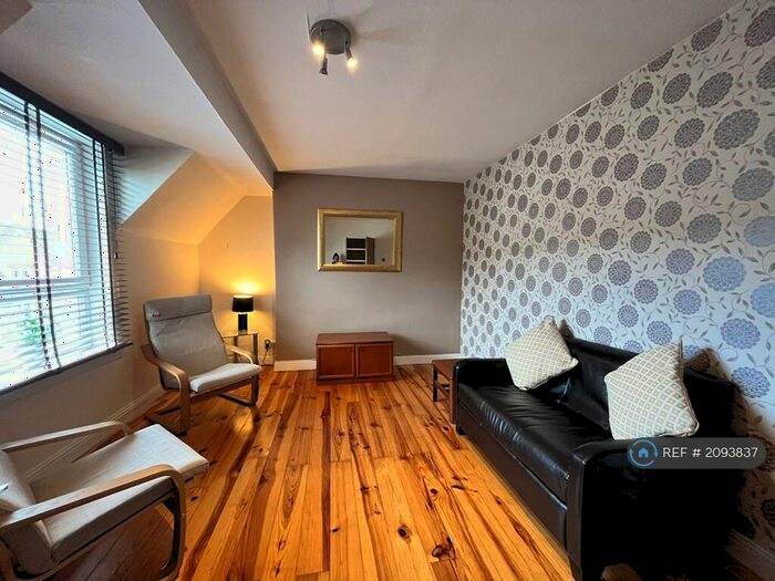 2 Bedroom Flat To Rent In Broomhouse Row, Edinburgh, EH11
