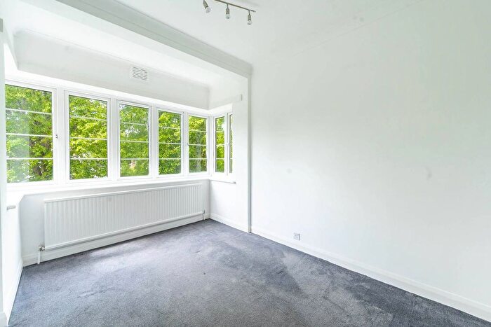 3 Bedroom Flat To Rent In Deacons Hill Road, Borehamwood, WD6