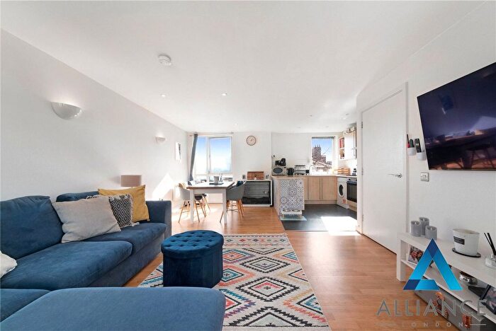 2 Bedroom Flat For Sale In Cold Harbour, London, E14