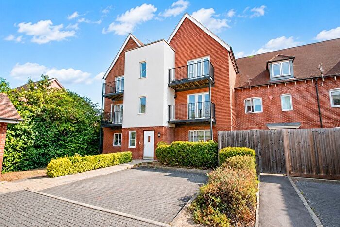 2 Bedroom Flat To Rent In Outfield Crescent, Wokingham, RG40