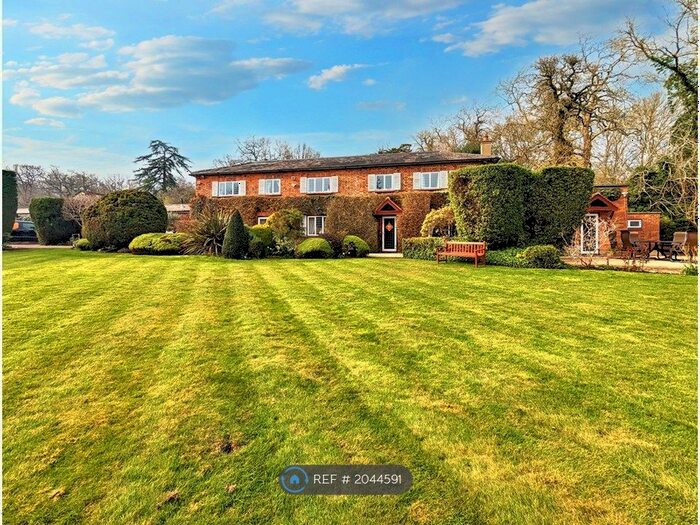 5 Bedroom Detached House To Rent In Clamp Hill, Stanmore, HA7