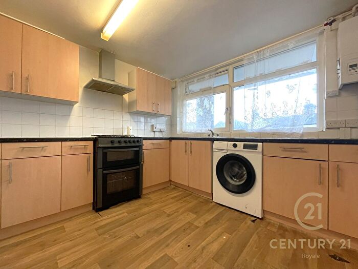 4 Bedroom Flat To Rent In York Road, Kingston Upon Thames, KT2