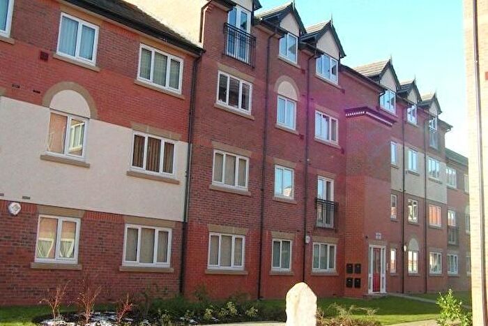 2 Bedroom Flat To Rent In Victoria Court, Whitefield, Manchester, M45