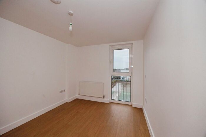 2 Bedroom Flat For Sale In Fratton Way, Southsea, PO4