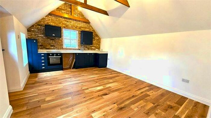 2 Bedroom Apartment To Rent In West Road, Westcliff On Sea, Westcliff On Sea, SS0