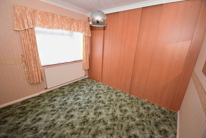 3 Bedroom Semi-Detached Bungalow For Sale In Somers Road, Prettygate, Colchester, CO3