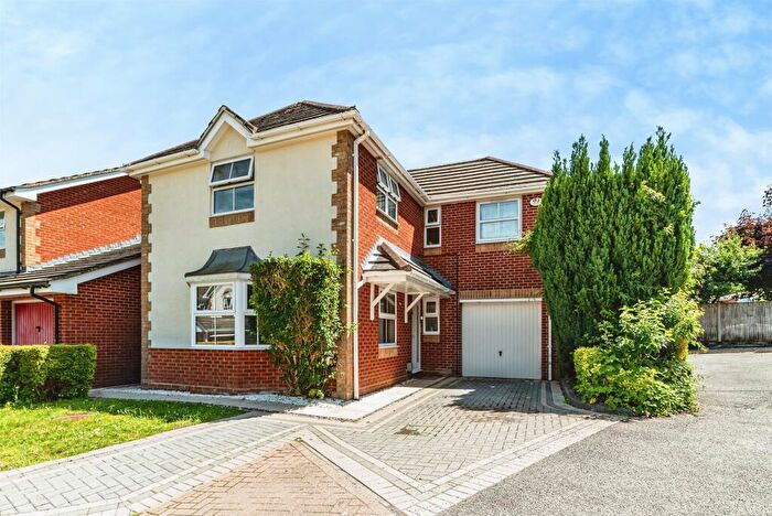 5 Bedroom Detached House For Sale In Chatsworth Green, Hatch Warren, Basingstoke, RG22
