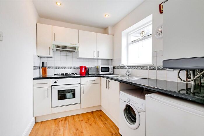 1 Bedroom Flat To Rent In Longley Road, London, SW17