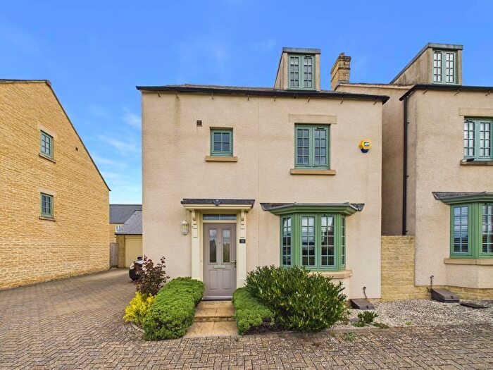 4 Bedroom Detached House For Sale In Gardner Way, Cirencester, GL7