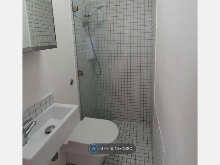 Studio To Rent In Suffolk House, Weybridge, KT13