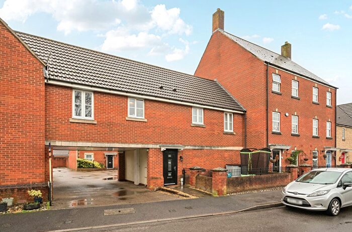 2 Bedroom Flat For Sale In Braxton Road, Swindon, Wiltshire, SN25