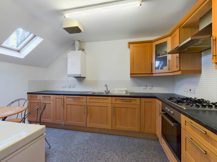 2 Bedroom Flat To Rent In Madeira Court, Park Avenue, HU5