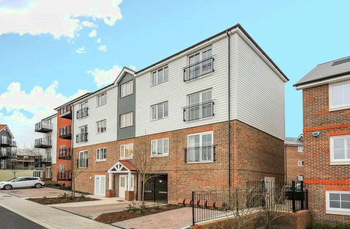 1 Bedroom Flat To Rent In Churchill Court, Eden Road, Dunton Green, Sevenoaks, TN14