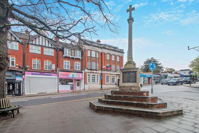 3 Bedroom Flat To Rent In Green Lane, Northwood, HA6