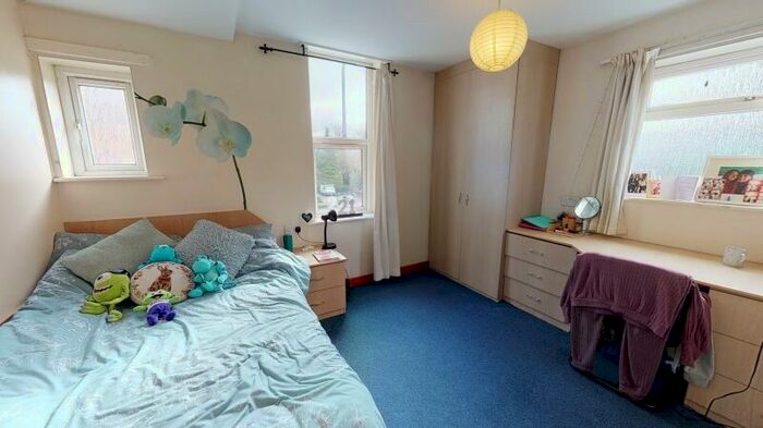 4 Bedroom Flat To Rent In Cardigan Road, Hyde Park, Leeds, LS6