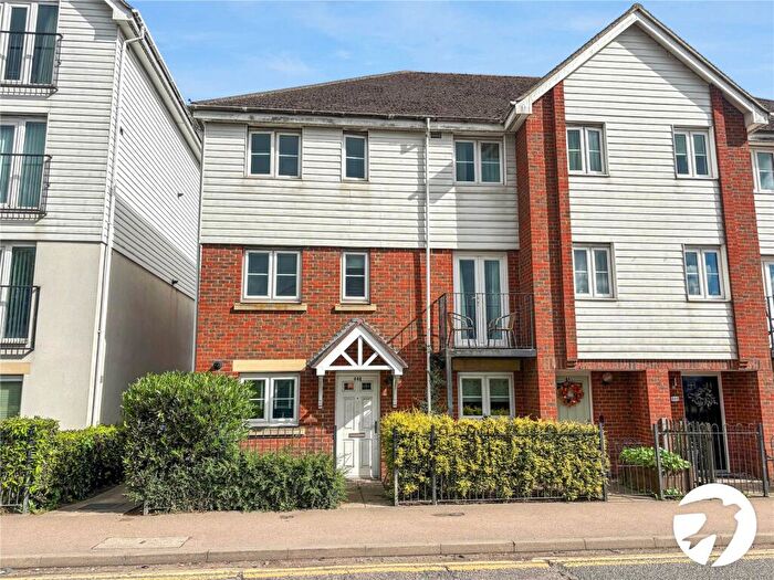 4 Bedroom End Of Terrace House To Rent In New Hythe Lane, Larkfield, Aylesford, Kent, ME20