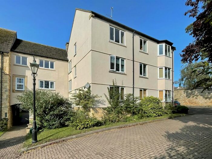 2 Bedroom Flat To Rent In Warrenne Keep, Stamford, PE9