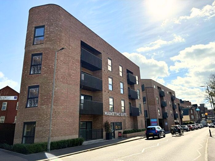 2 Bedroom Flat For Sale In Brentwood Central, Western Road, Brentwood, CM14