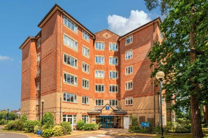 2 Bedroom Apartment For Sale In Lindsay Road, Poole, Dorset, BH13