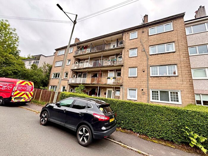 3 Bedroom Flat To Rent In Lochlea Road, Glasgow, G43