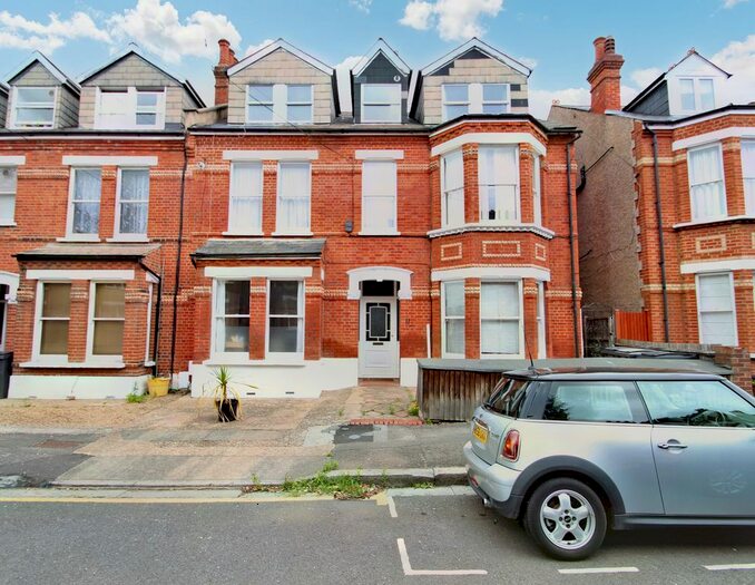 1 Bedroom Flat To Rent In Brunswick Road, Kingston Upon Thames, Surrey, KT2