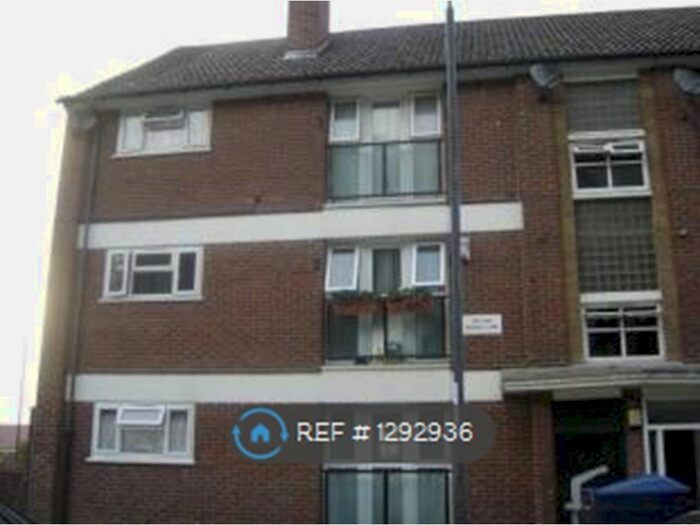 2 Bedroom Flat To Rent In Bostal Lane, London SE2