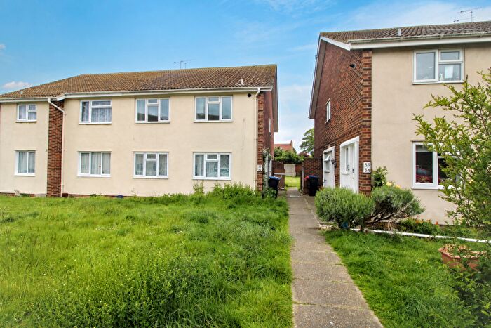 2 Bedroom Flat For Sale In Woodford Court, Birchington, CT7