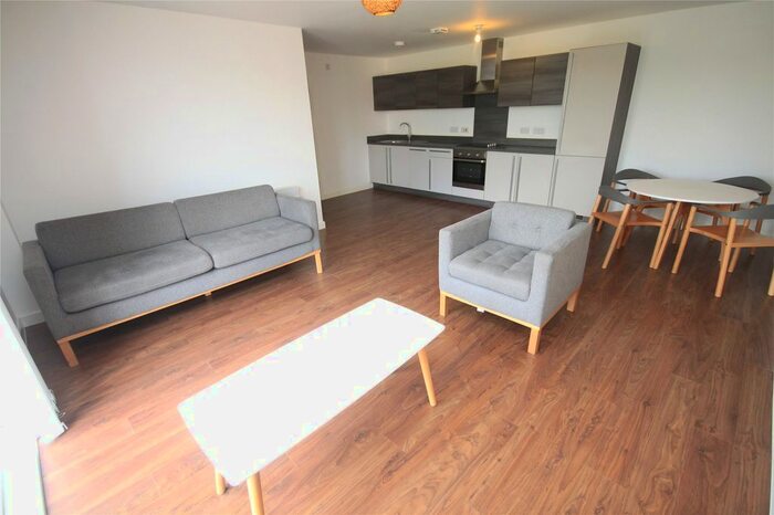 3 Bedroom Flat To Rent In Derwent Street, Salford, M5