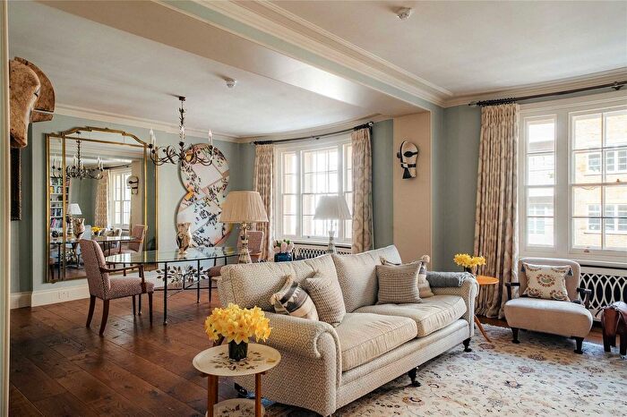 3 Bedroom Flat For Sale In Newton Court, - Kensington Church Street, Kensington, London, W8