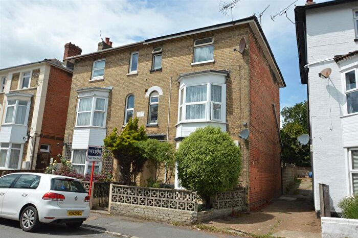 1 Bedroom Flat For Sale In Central Ryde, PO33