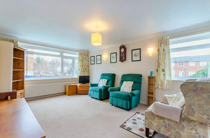 2 Bedroom Flat To Rent In St James Road, Sutton, SM1