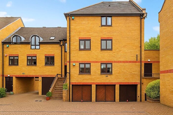 3 Bedroom Terraced House To Rent In Welland Mews, London, E1W