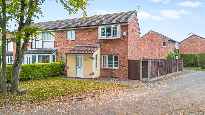 3 Bedroom Semi-detached House For Sale In Darnaway Close, Birchwood, WA3