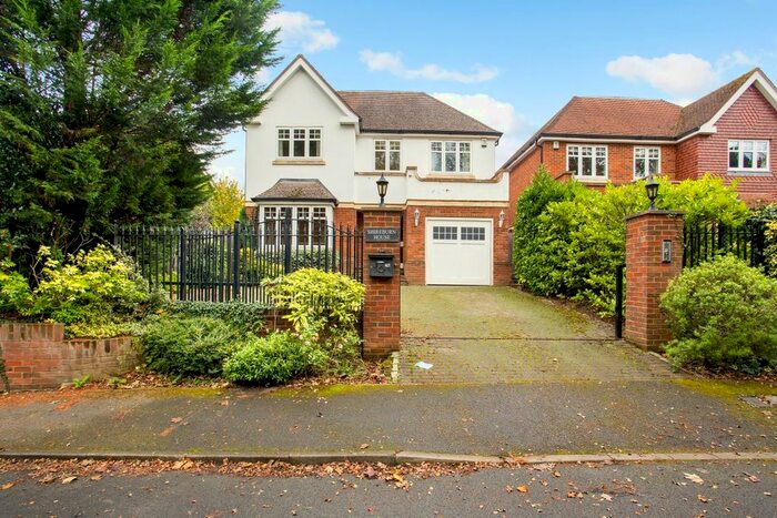 5 Bedroom Detached House To Rent In Northcroft Close, Englefield Green, Egham TW20