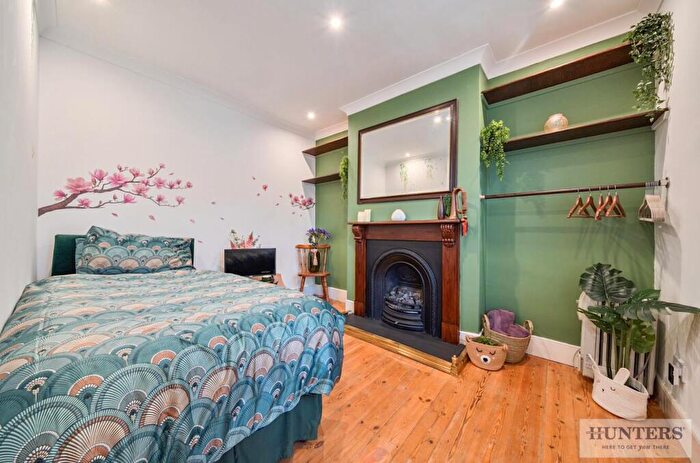 1 Bedroom Flat For Sale In Benares Road, London, SE18