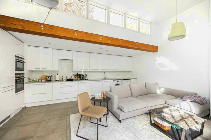 2 Bedroom Apartment To Rent In Cloudesley Street, Islington, N1