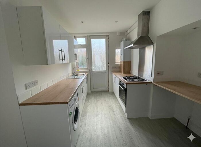 2 Bedroom Maisonette To Rent In Orchid Road, London, N14