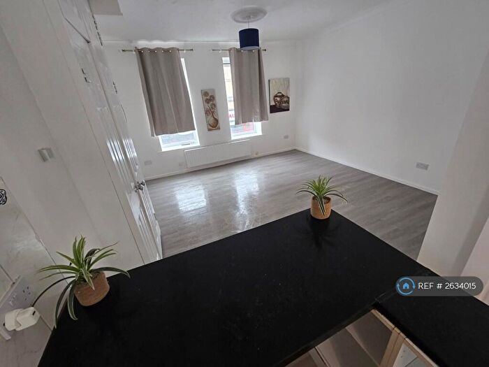 1 Bedroom Flat To Rent In Old Christchurch Road, Bournemouth, BH1