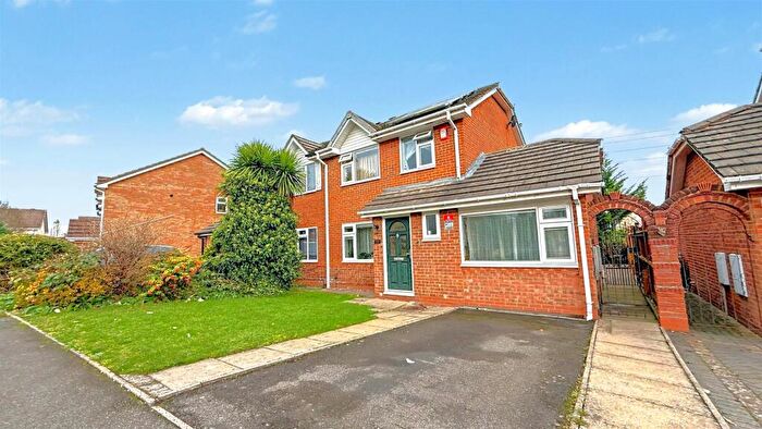 3 Bedroom Semi Detached House For Sale In York Close, Bournville, Birmingham, B30