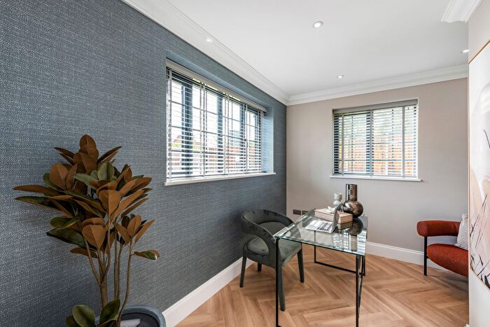 2 Bedroom Detached House For Sale In Barley Mow Lane, St.Albans, AL4