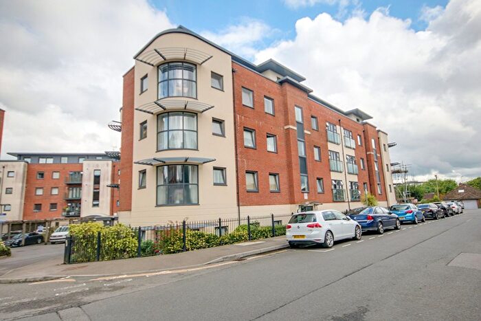 2 Bedroom Flat For Sale In Fosters Place, East Grinstead, RH19