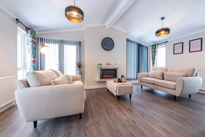 2 Bedroom Park Home For Sale In Linford, Stanford-le-Hope, SS17