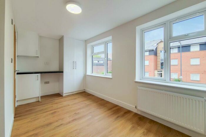 Studio To Rent In Byron Road, Wealdstone, Harrow, HA3