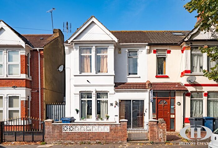 3 Bedroom End Terrace House For Sale In Abbotts Road, Southall, UB1