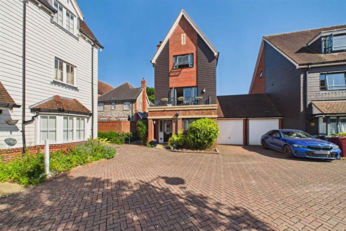 3 Bedroom Detached House To Rent In Lillywhite Road, Westhampnett, Chichester, PO18