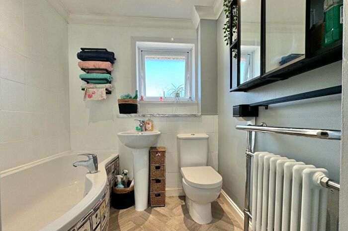 3 Bedroom End Of Terrace House For Sale In Northmore Road, Locks Heath, SO31