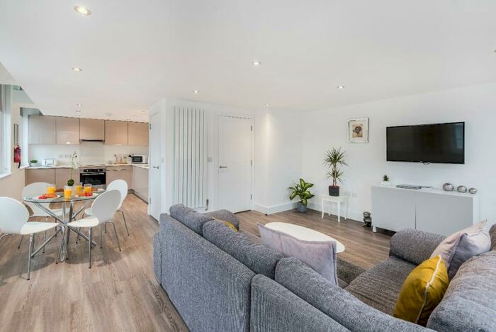 2 Bedroom Apartment To Rent In City West Tower, E15