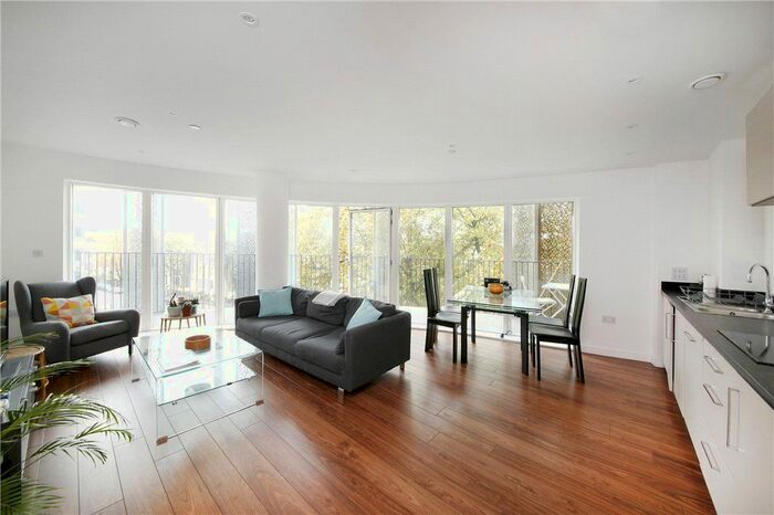 2 Bedroom Flat To Rent In Pembury Circus, Atkins Square, Dalston Lane, Hackney, E8