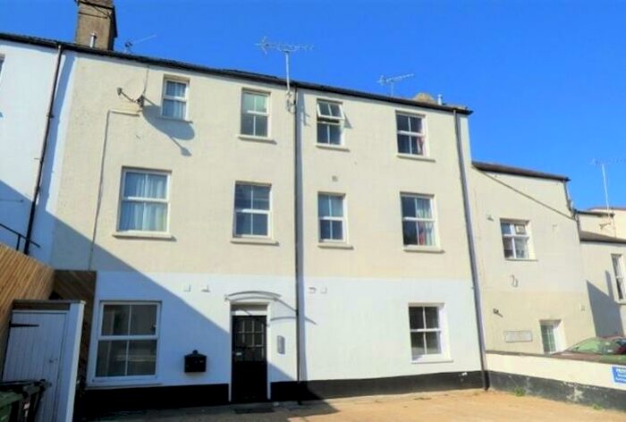 1 Bedroom Flat To Rent In Leatherhead, KT22