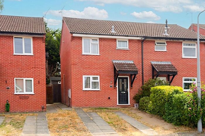 3 Bedroom Semi Detached House For Sale In Lakeside Road, Ipswich, IP2